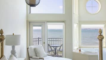 Luxury Suite, 1 Queen Bed, Fireplace, Bay View (Jacuzzi Left Bank) | Frette Italian sheets, premium bedding, down duvets, in-room safe