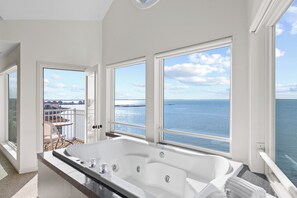 Luxury-Penthouse, 1 King-Bett, Kamin, Buchtblick (Jacuzzi South Beach) | Terrasse/Patio