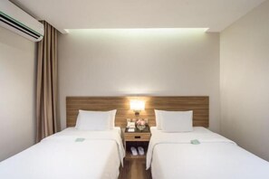 Minibar, in-room safe, iron/ironing board, Internet