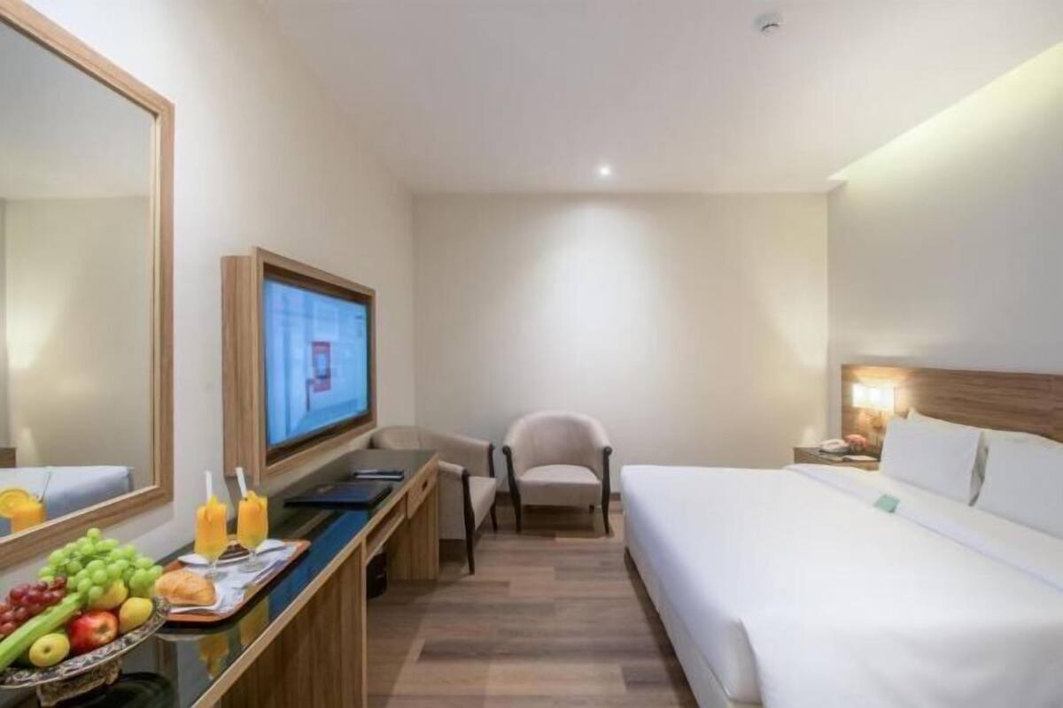Minibar, in-room safe, iron/ironing board, Internet