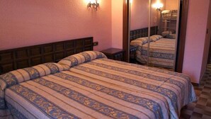 Double Room | In-room safe, blackout drapes, WiFi (free), bed sheets - Hotel Parma (Pas de la Casa)