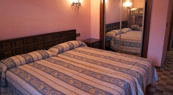 Double Room | In-room safe, blackout drapes, free WiFi, bed sheets