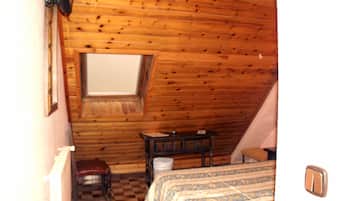 Single Room | In-room safe, blackout curtains, free WiFi, bed sheets
