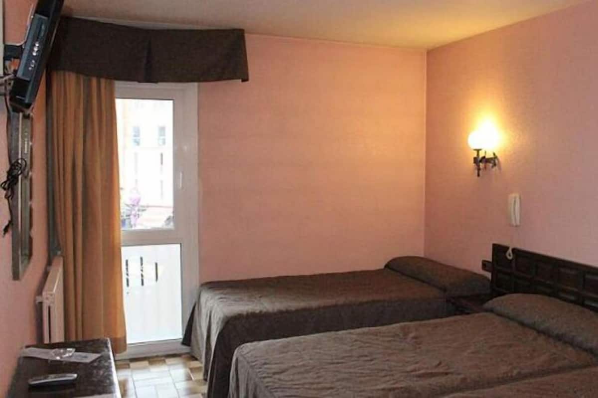 In-room safe, blackout curtains, free WiFi, bed sheets