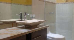 Douche, articles de toilette gratuits