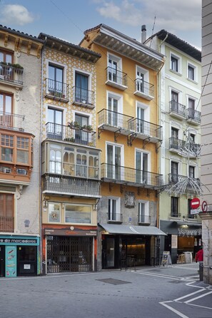 Vista frontal de la propiedad