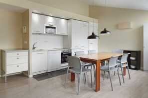 Apartment, 3 Bedrooms | Private kitchen | Fridge, microwave, oven, stovetop