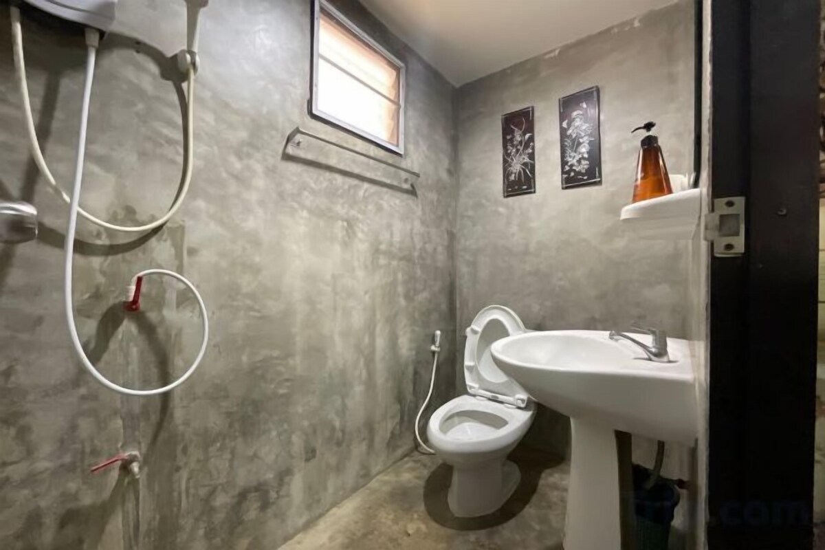 Baño | Artículos de higiene personal gratuitos, secador de pelo y toallas