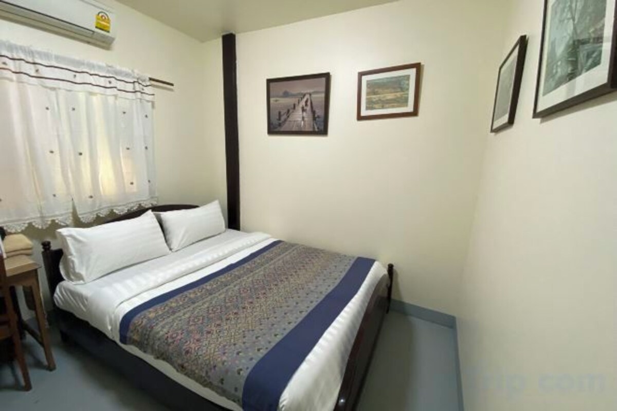 Double Room With Shared Bathroom