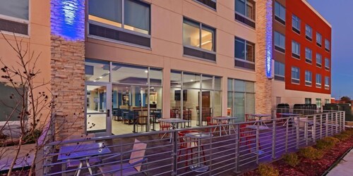 Holiday Inn Express & Suites Tulsa West - Sand Springs by IHG