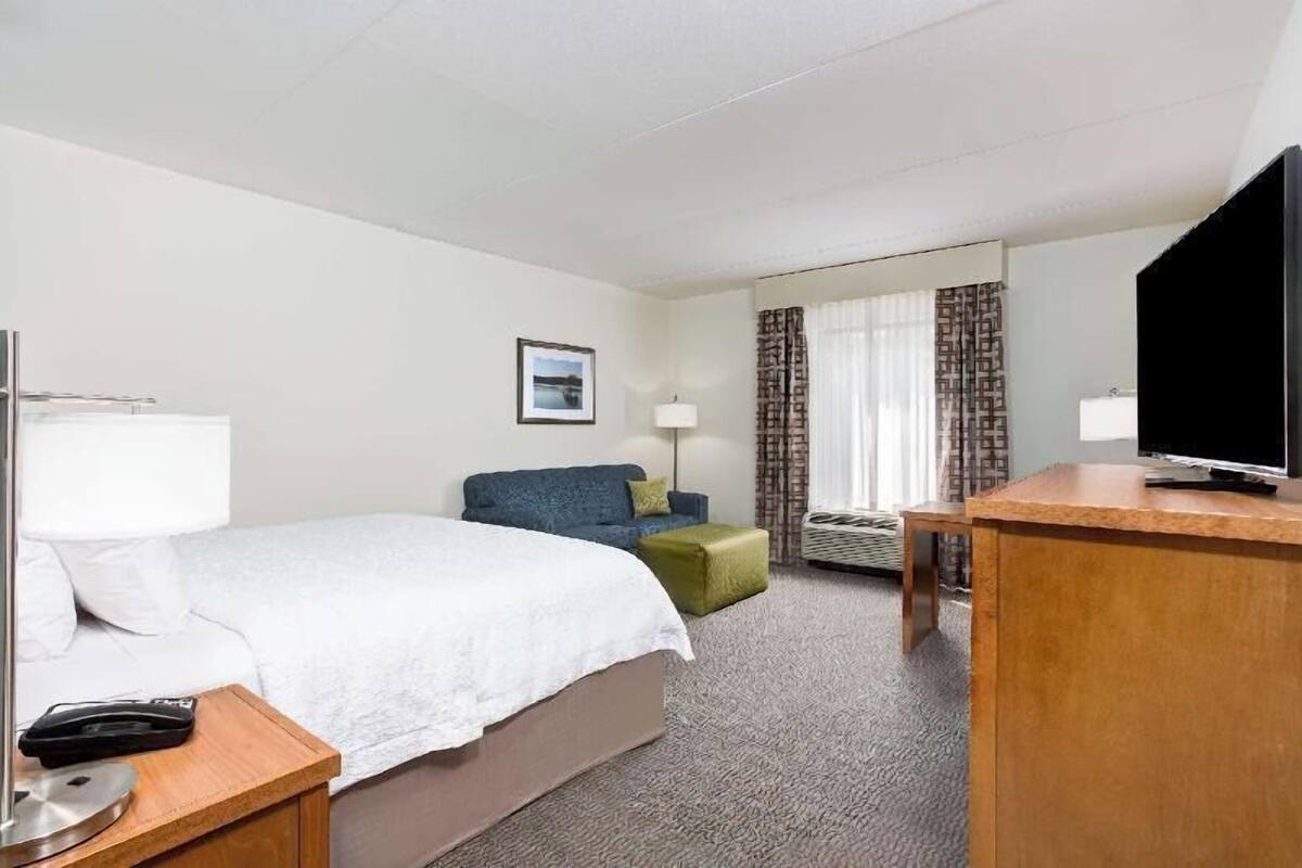 Desk, iron/ironing board, free cots/infant beds, free WiFi