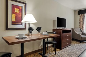 Premium bedding, desk, iron/ironing board, free WiFi