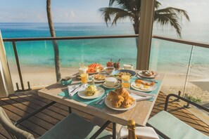 2 restaurantes; se sirve desayuno, almuerzo y cena
