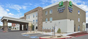 Holiday Inn Express & Suites Williams by IHG