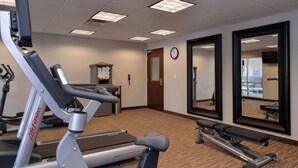 A gym with cardio equipment, a bench, and mirrors. - Holiday Inn Express & Suites Williams by IHG (Williams)