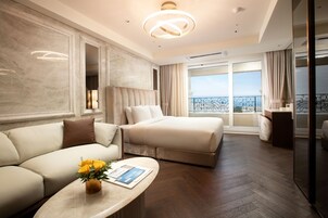 Ropa de cama de alta calidad y minibar 