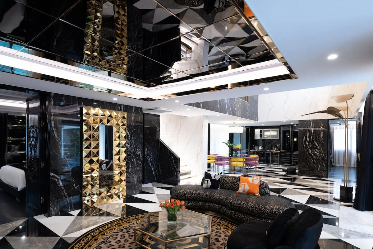 140 pyeong pool villa | Roupas de cama premium, frigobar, cofres nos quartos, escrivaninha
