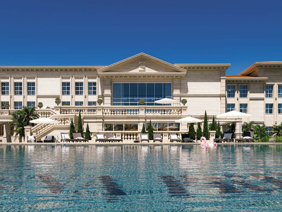 Outdoor pool, cabanas (surcharge), pool umbrellas