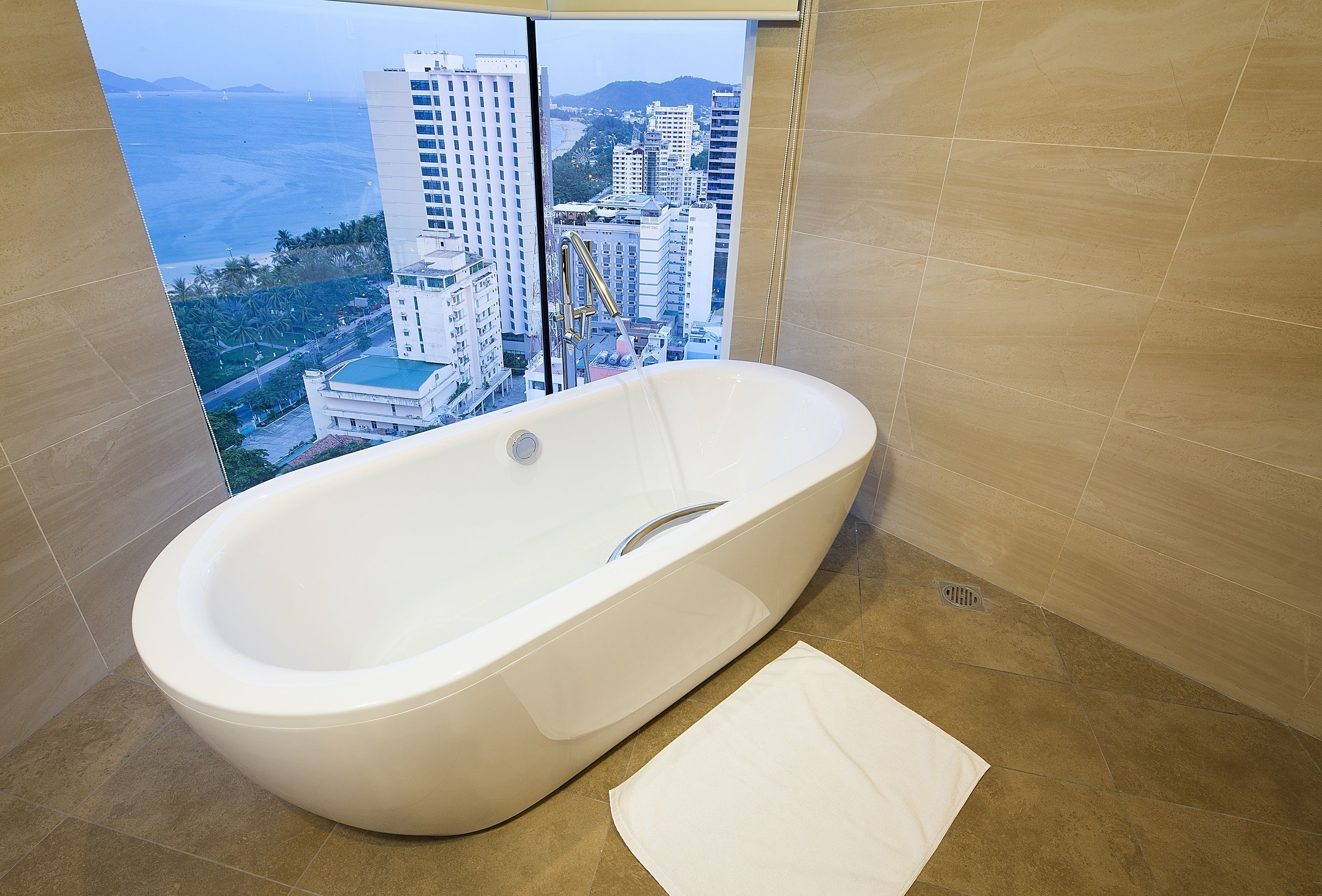 liberty central suite | bathroom | free toiletries, hair dryer, bathrobes, slippers