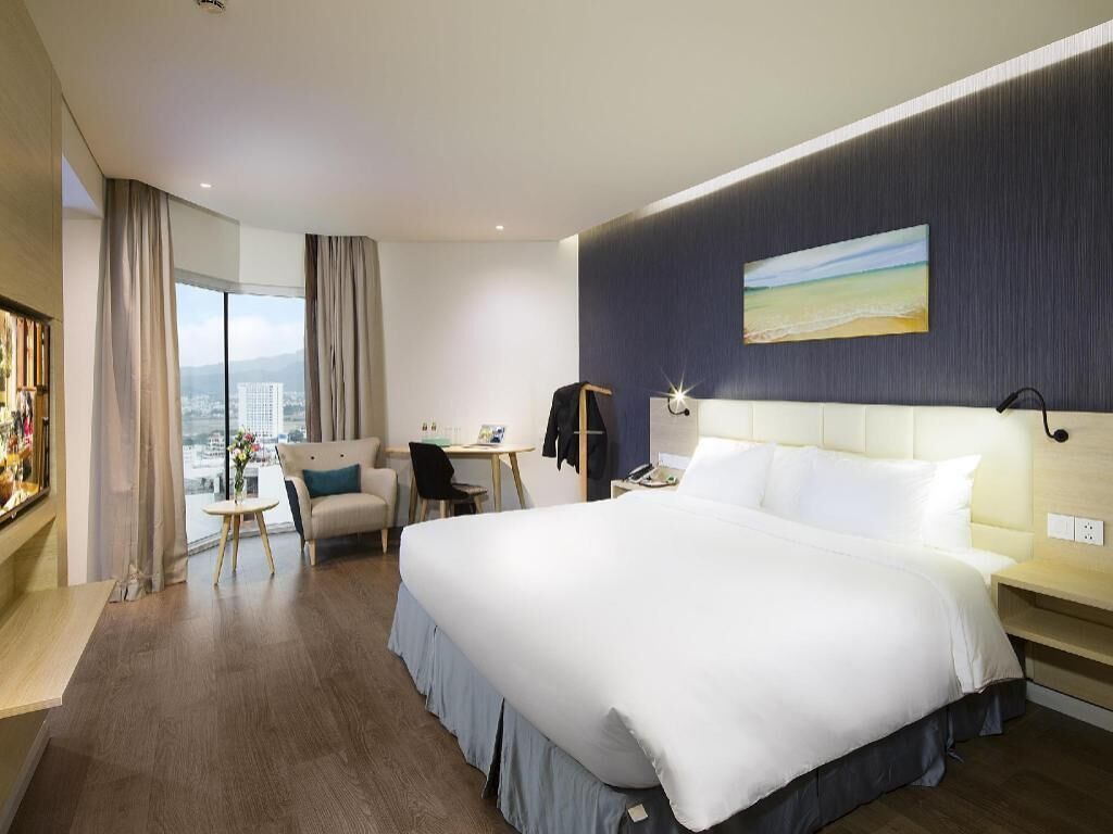 Minibar, in-room safe, desk, soundproofing