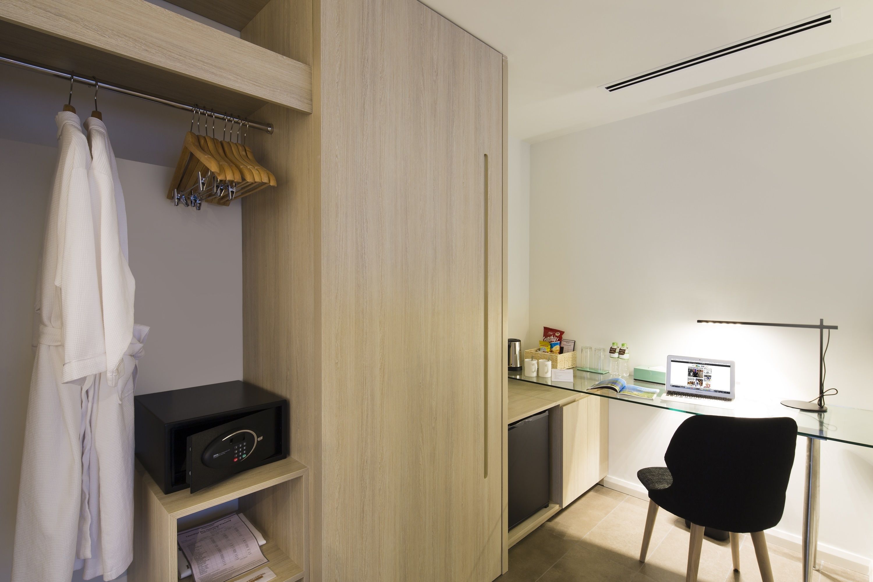 1 bedroom, minibar, in-room safe, desk