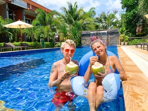Outdoor pool, open 6:00 AM to 9:30 PM, sun loungers - Hatzanda Lanta Resort (Ko Lanta)