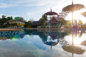 Outdoor pool - Pinky Bungalows Resort (Ko Lanta)