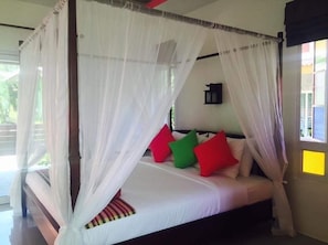Escrivaninha, Wi-Fi de cortesia, roupa de cama