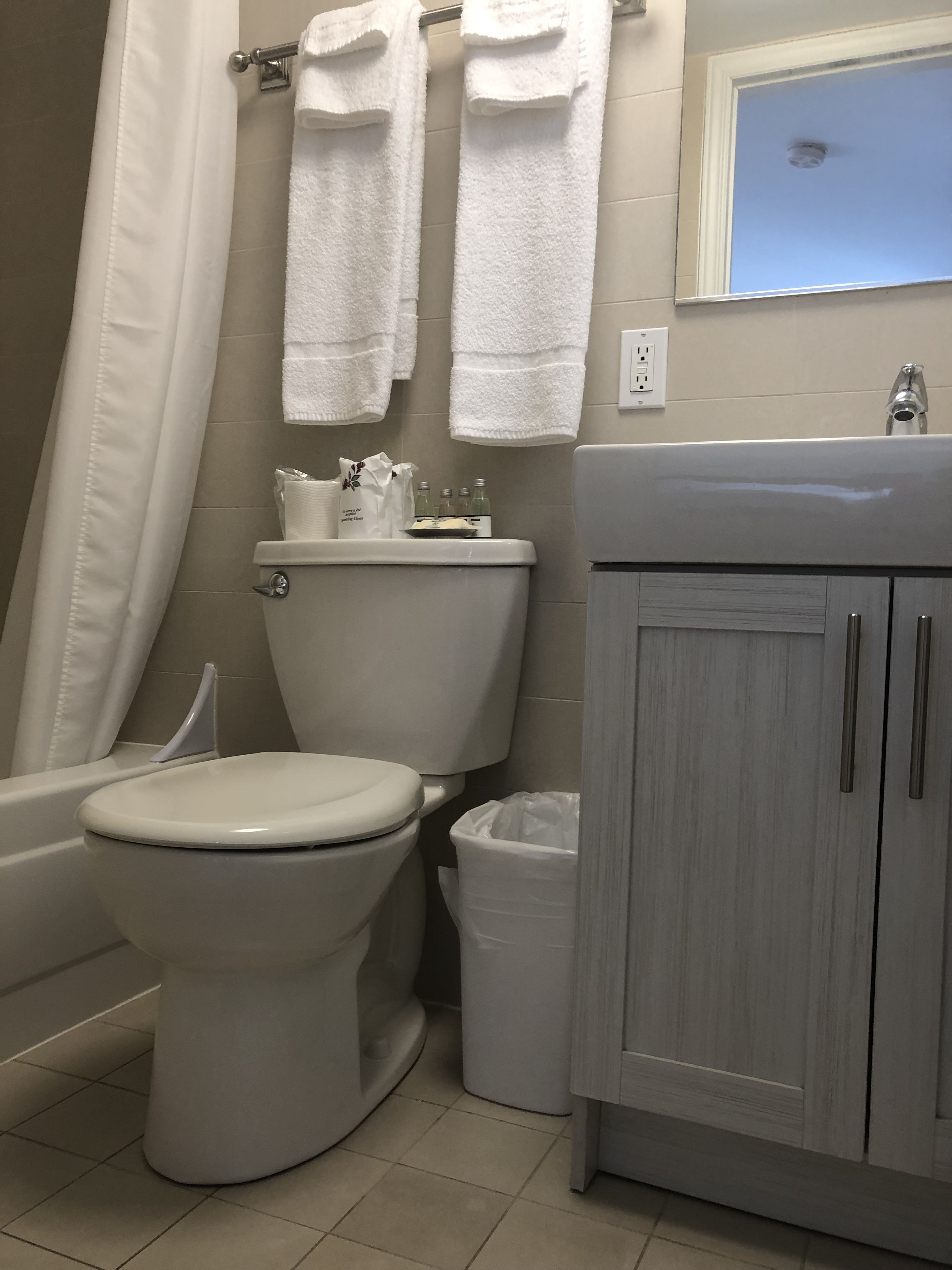 studio, 1 queen bed | bathroom | combined shower/bathtub, hair dryer, towels
