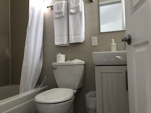 Studio, 1 Queen Bed | Free WiFi, bed sheets