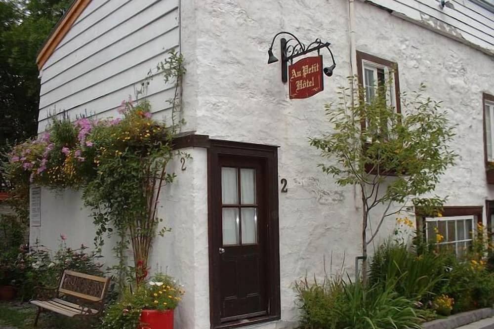 Au Petit Hôtel