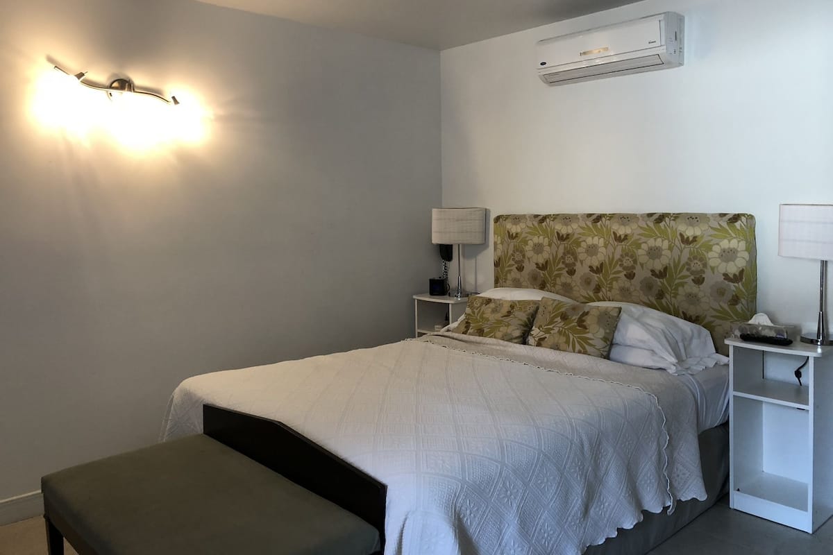 Studio, 1 grand lit | Wi-Fi gratuit, draps fournis