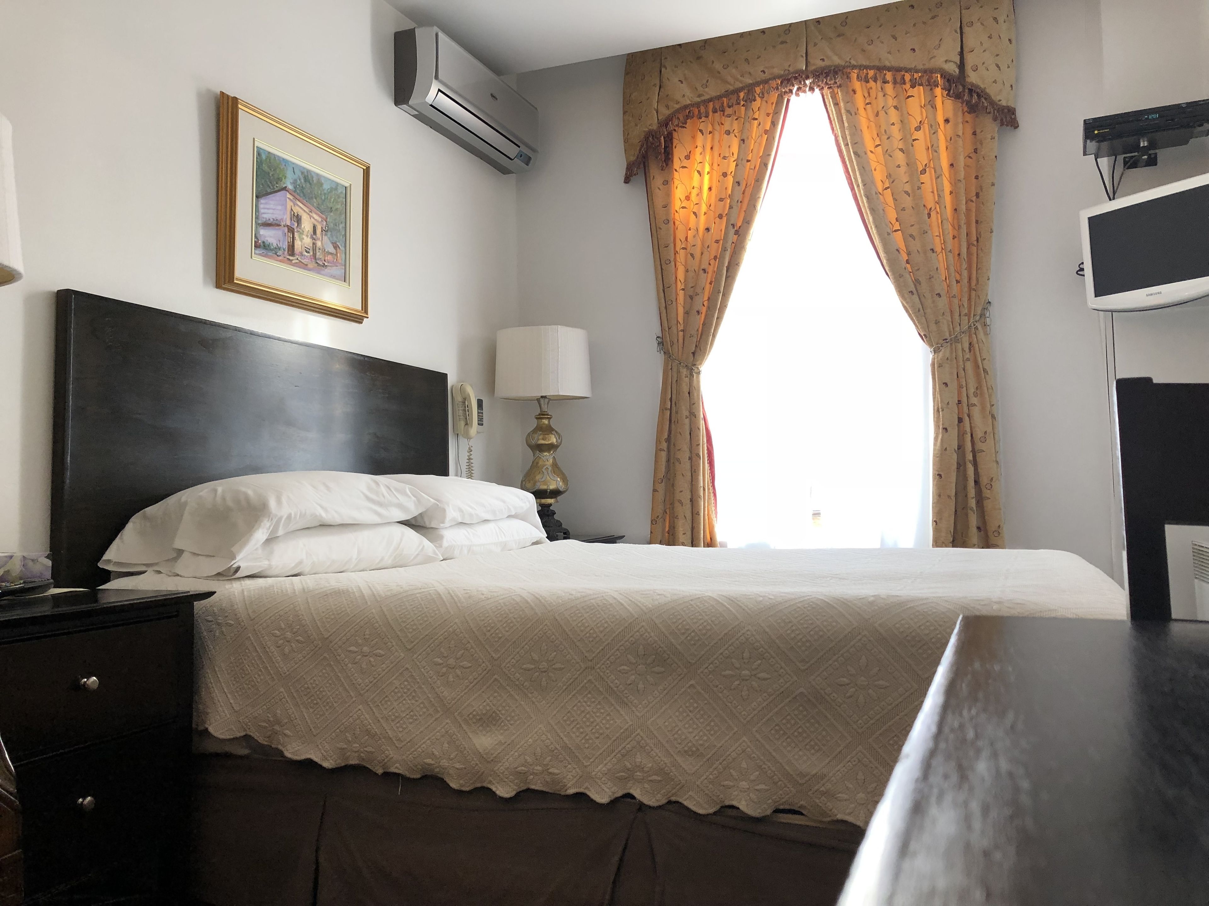 classic room, 1 queen bed | 1 bedroom, free wifi, bed sheets