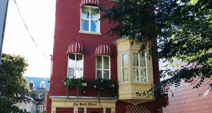 Au Petit Hôtel
