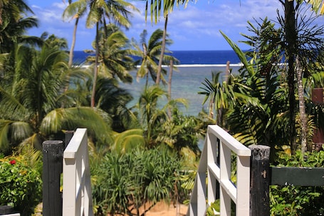 Beach nearby, fishing. The Crow's Nest Resort