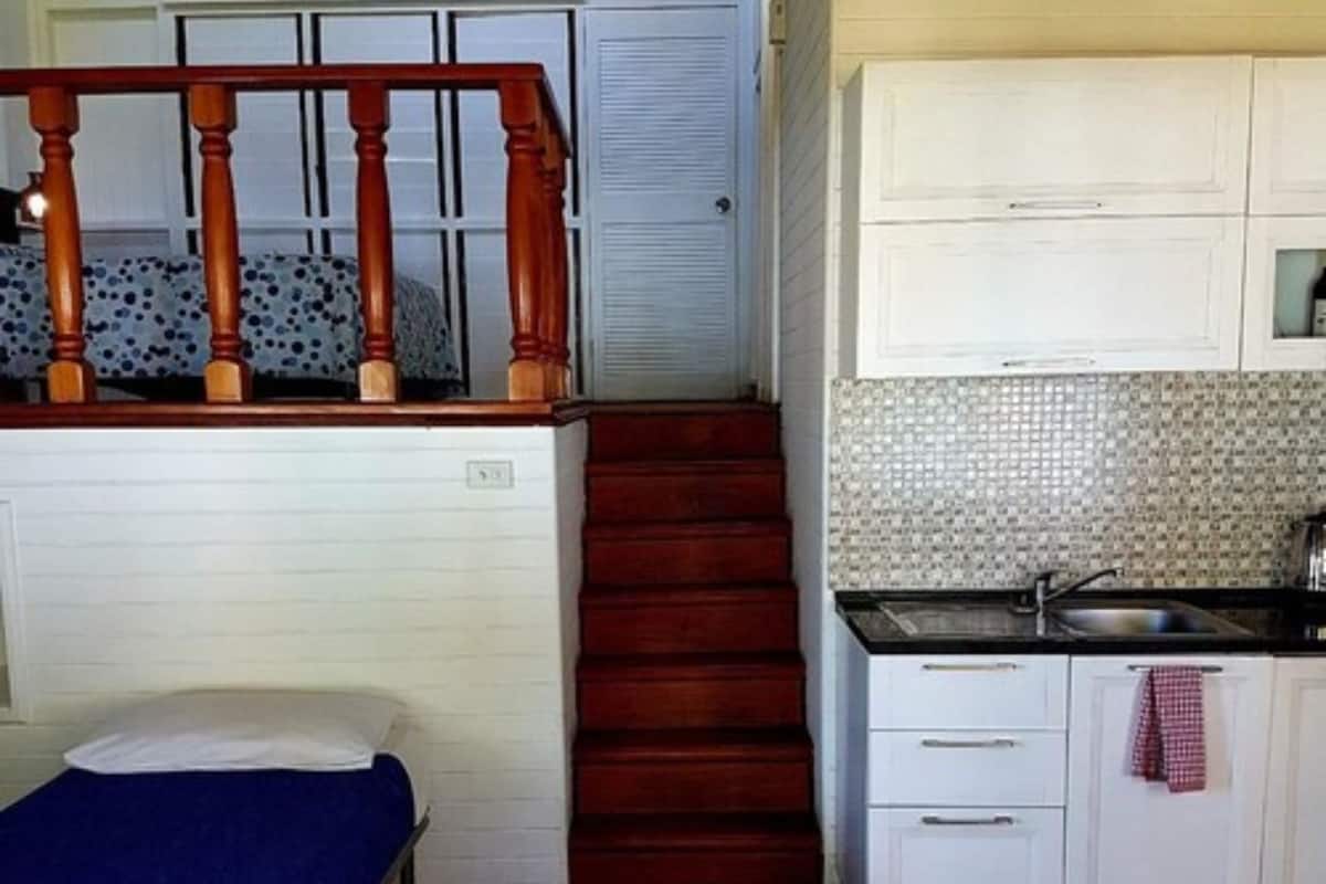Minibar, caja de seguridad en la habitación y escritorio