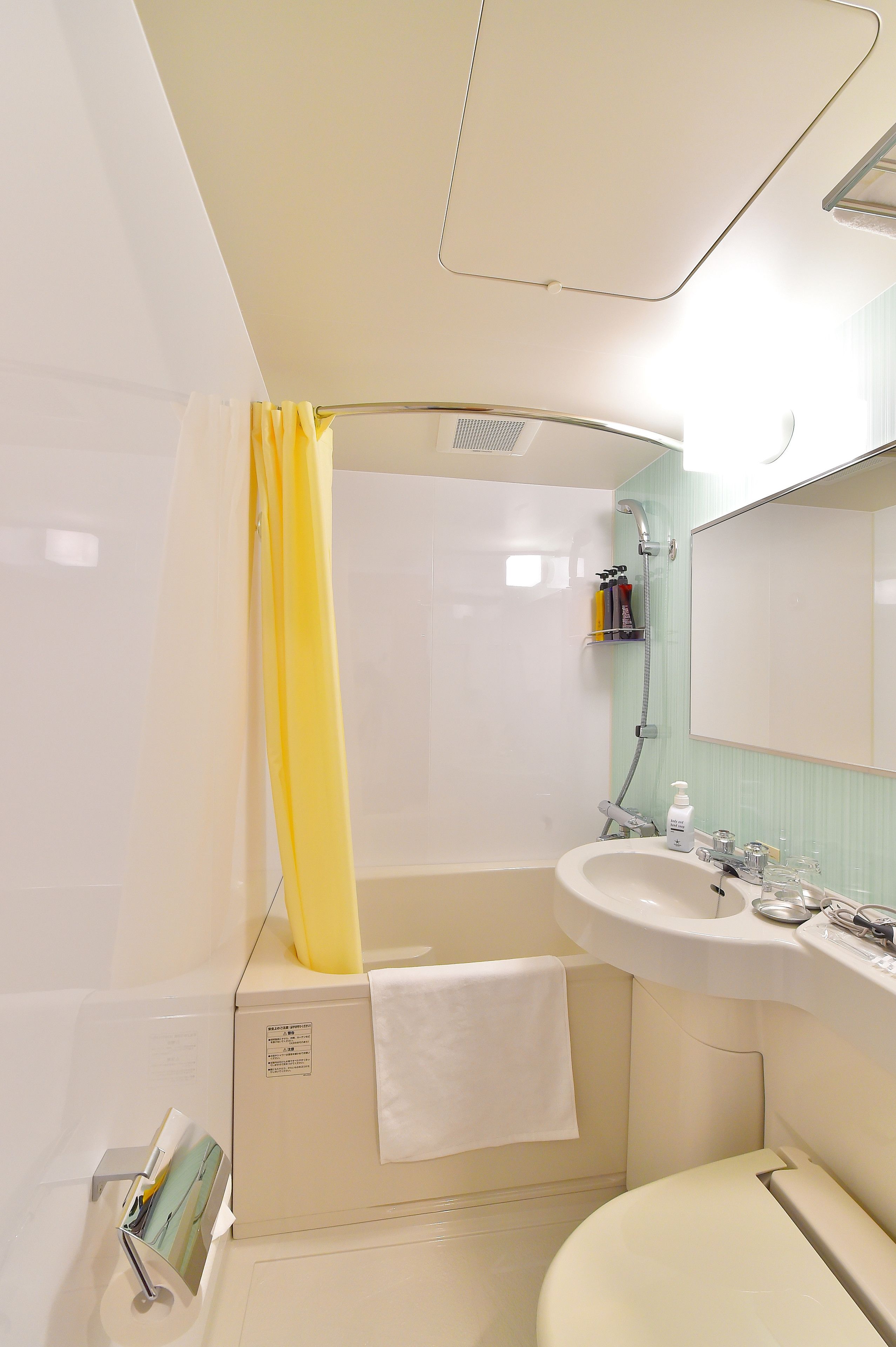 combined shower/bathtub, free toiletries, hair dryer, slippers