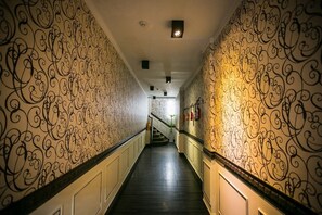 Hallway - Hotel Queen (Taipei)