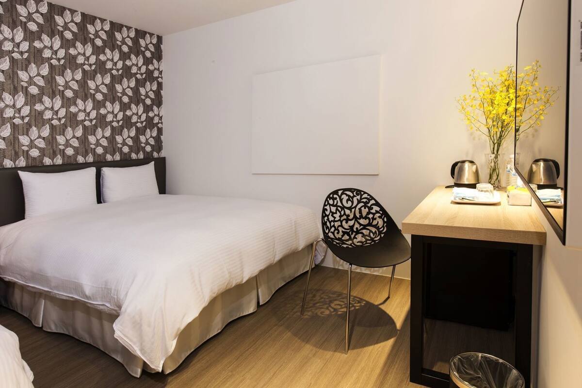 Bureau, accès au Wi-Fi (inclus), literie fournie