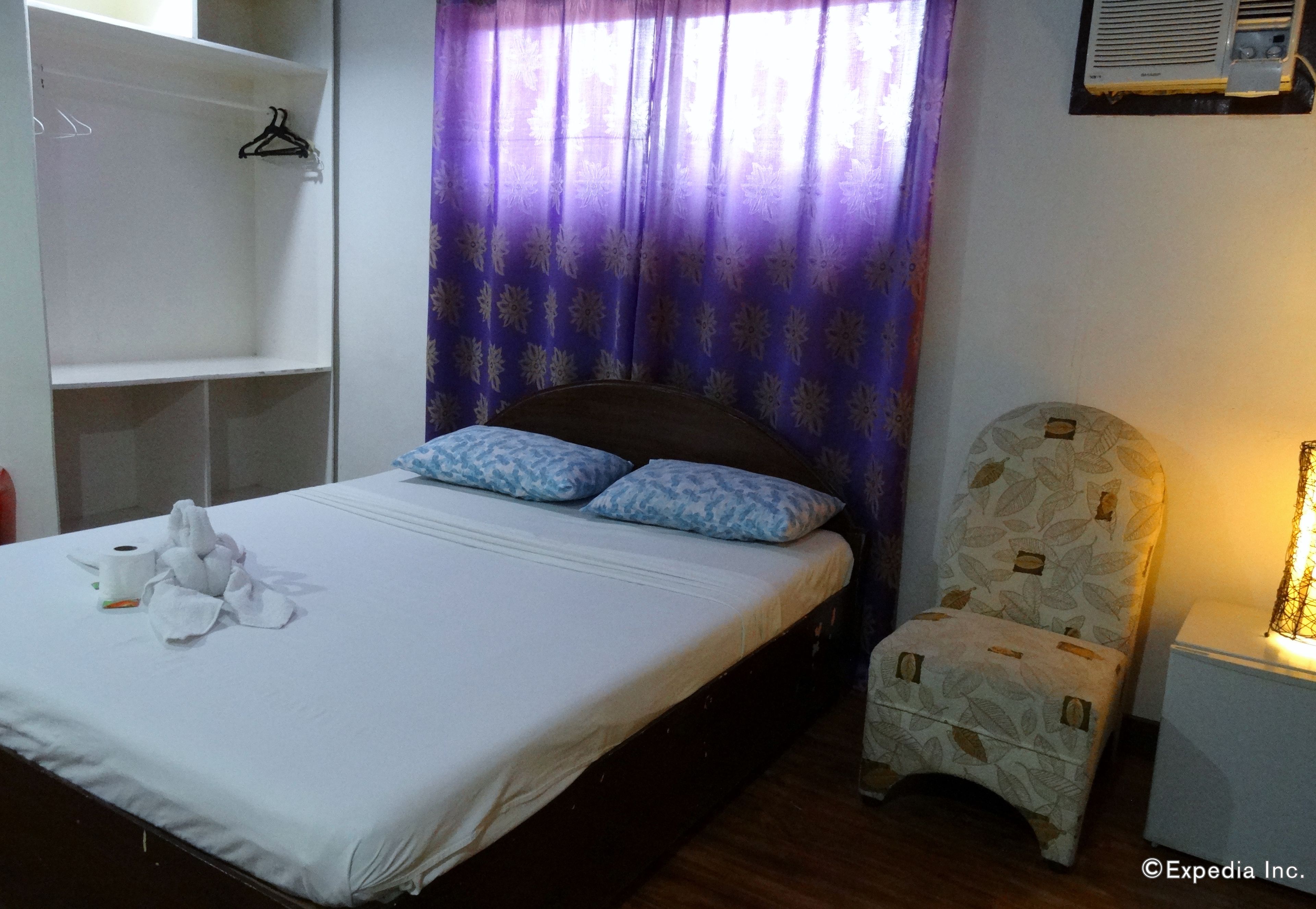 suite, 1 king bed | desk, rollaway beds