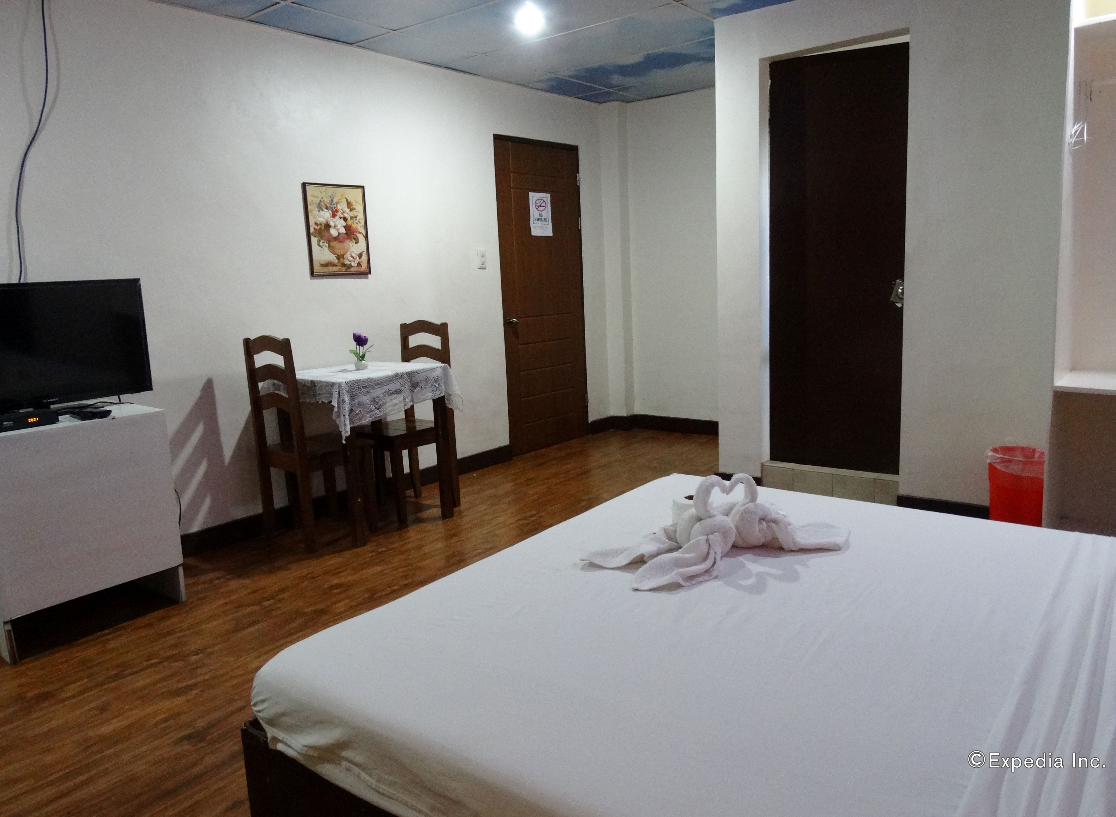 suite, 1 king bed | desk, rollaway beds