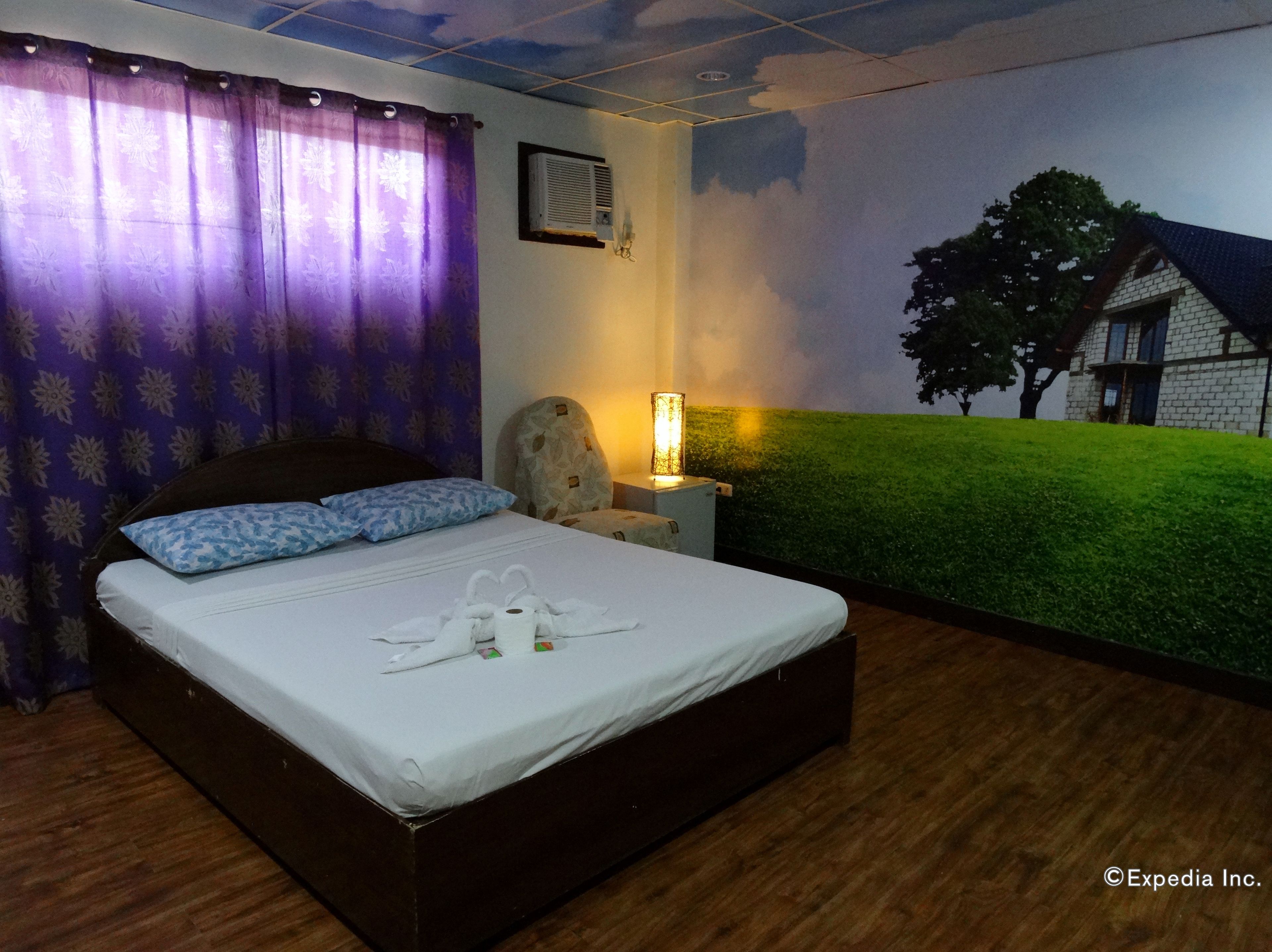 suite, 1 king bed | desk, rollaway beds