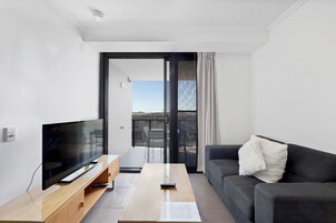 32-inch Smart TV with digital channels, TV