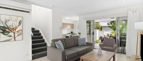 聯排別墅, 4 間臥室 | 客廳 | 平面電視、DVD 播放機