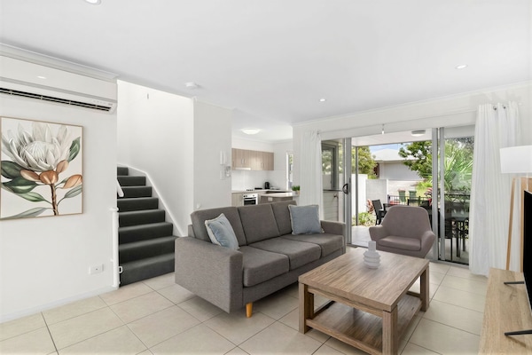 4 Bedroom Townhouse | Living area | Flat-screen TV, DVD player