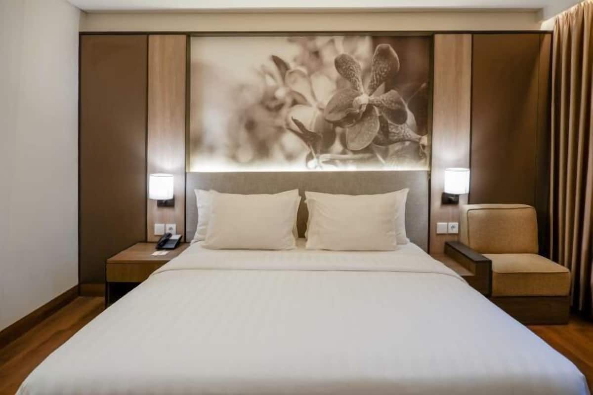 Roupas de cama premium, frigobar, cofres nos quartos, escrivaninha