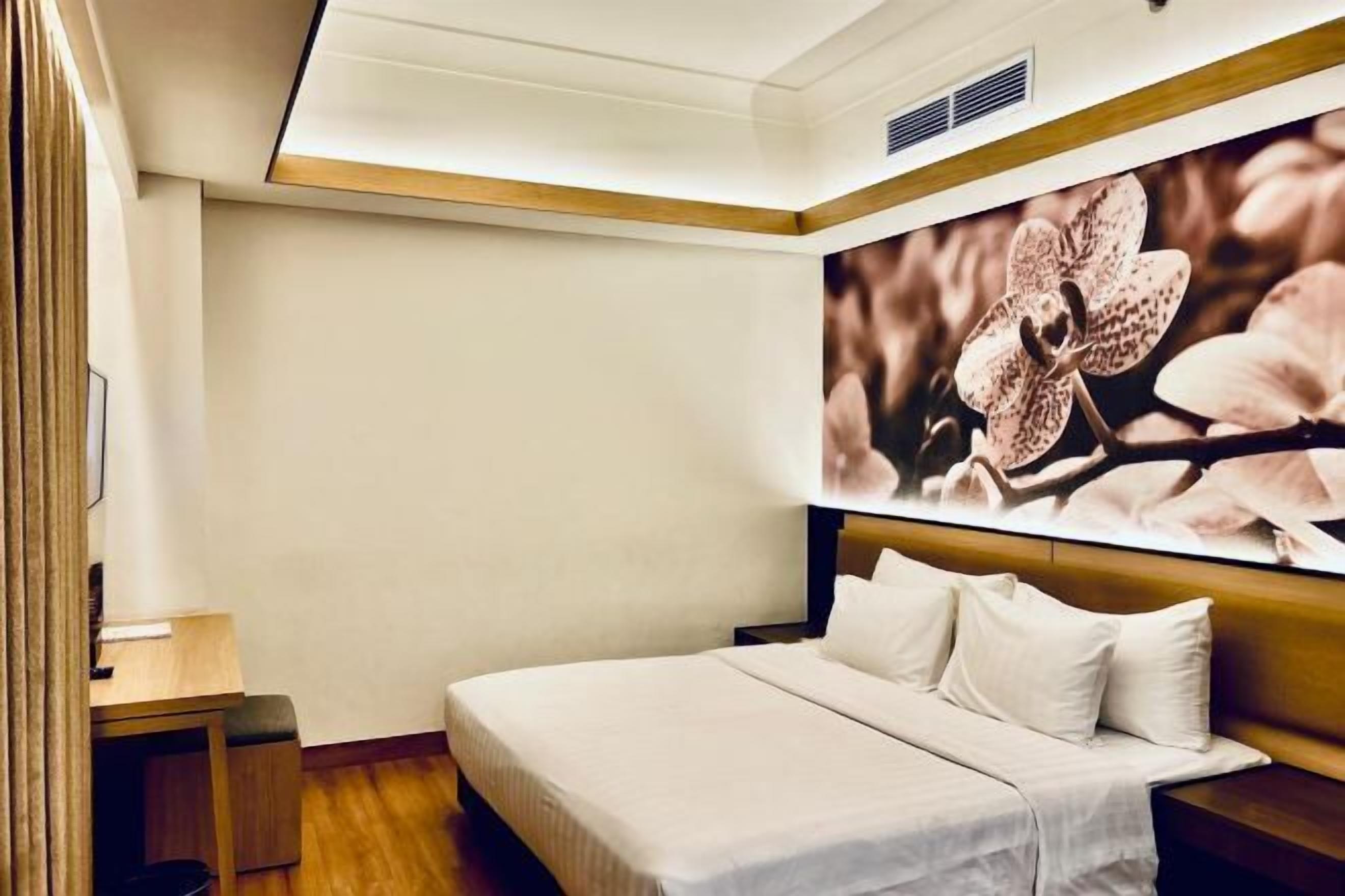 Premium bedding, minibar, in-room safe, desk