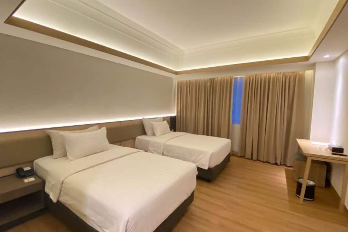 Premium bedding, minibar, in-room safe, desk