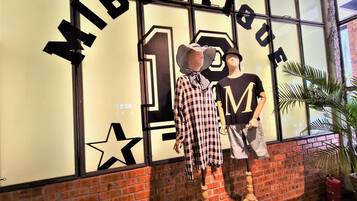 Mannequins in front of a wall with the text 'MIBOUTIQUE 1'.