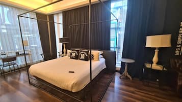 Minibar, coffres-forts dans les chambres, bureau, chambres insonorisées